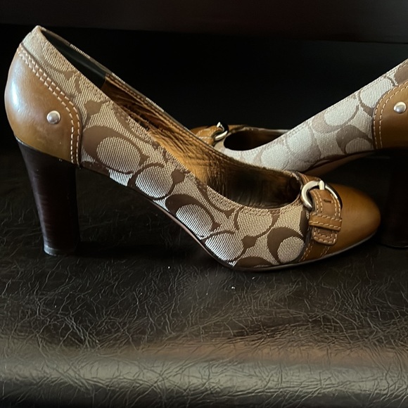 Coach Pumps - Picture 10 of 10